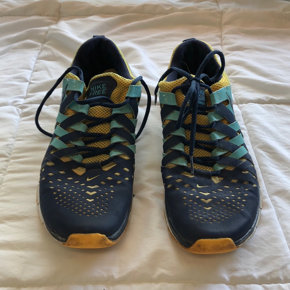Men’s Nike tennis shoes